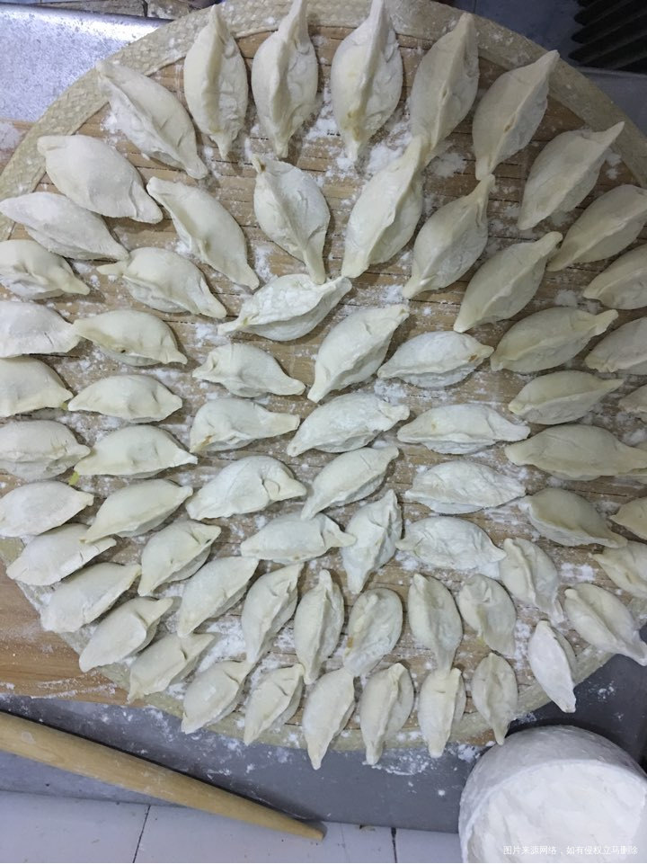 趁儿子睡觉的功夫赶紧包饺子