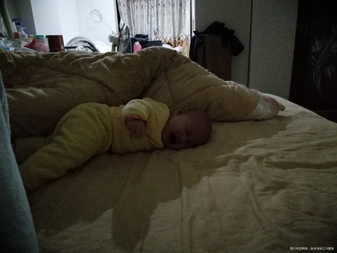 自从会翻身,就闲不住了。
