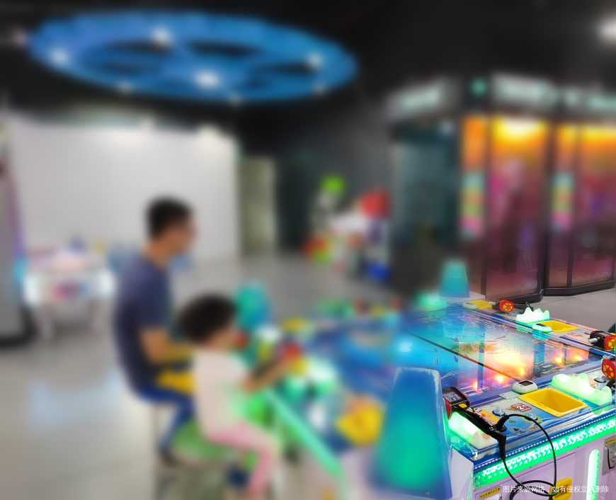 2022.10.15 星期六 下午例假报道。晚上一家人出去吃饭,饭后哥哥陪妹妹去...