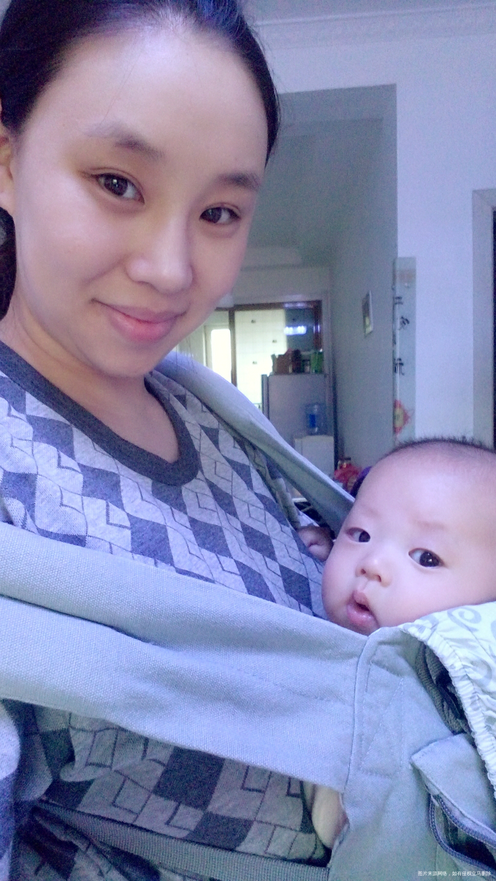 我和老公的距离就是,我抱孩子VS他抱孩子