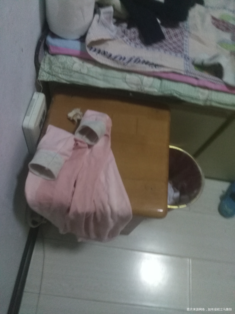 昨天晚上二宝尿了裤子,婆婆就直接给她晾着了