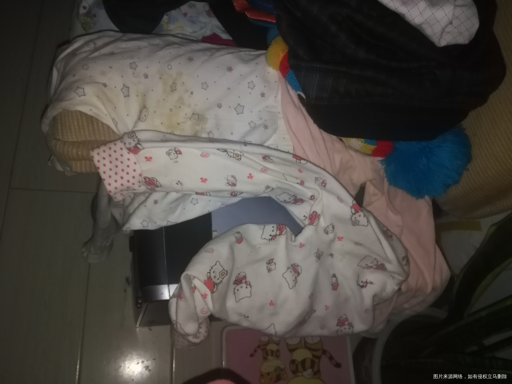 昨天晚上二宝尿了裤子,婆婆就直接给她晾着了
