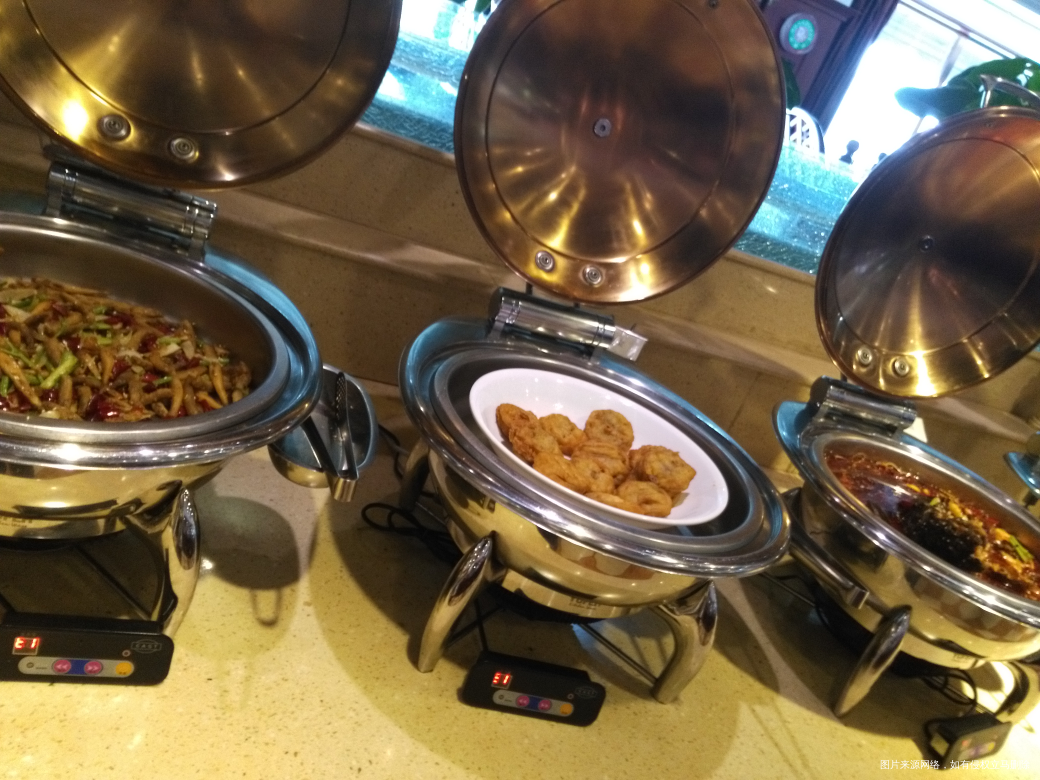 今天去吃自助餐了,大宝已经够1.1米收费