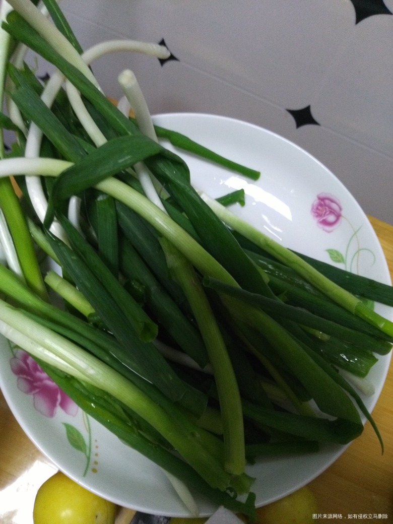 2018-08-28
今天二宝跟着她姨去农村亲戚家摘了豆角和茄子…