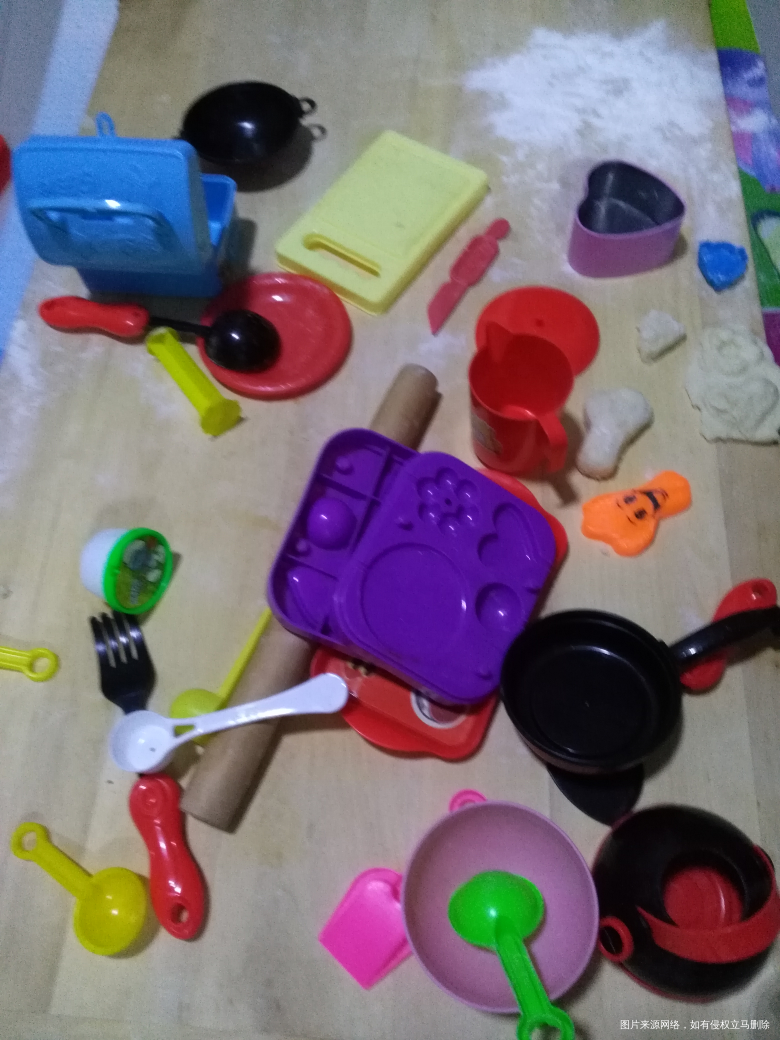 2018-11-21
今天蒸馒头,给他俩做的好玩的!他俩把面当成橡…