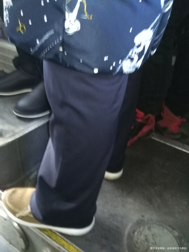 2018-12-24
今天送大宝回县城上学,早高峰期,上车座位满了,…