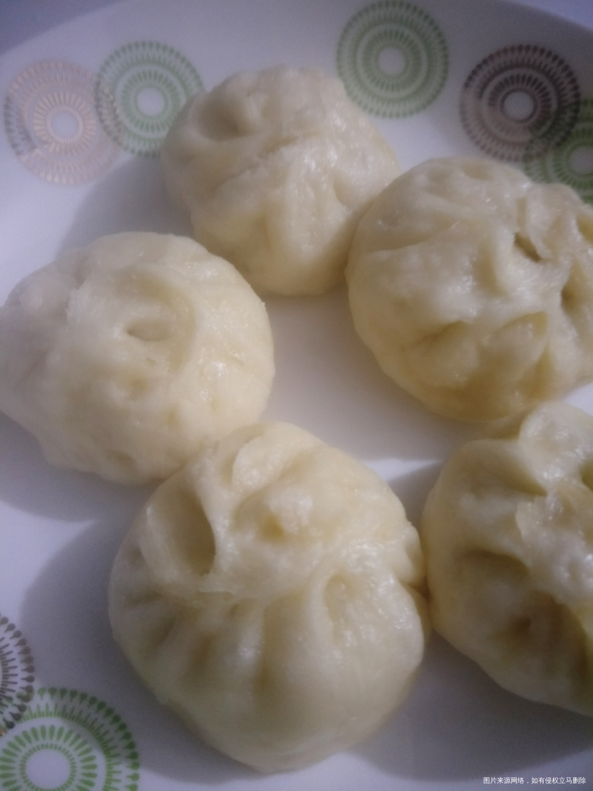 给儿子蒸的小笼包,虽然样子不好看但是味道不错