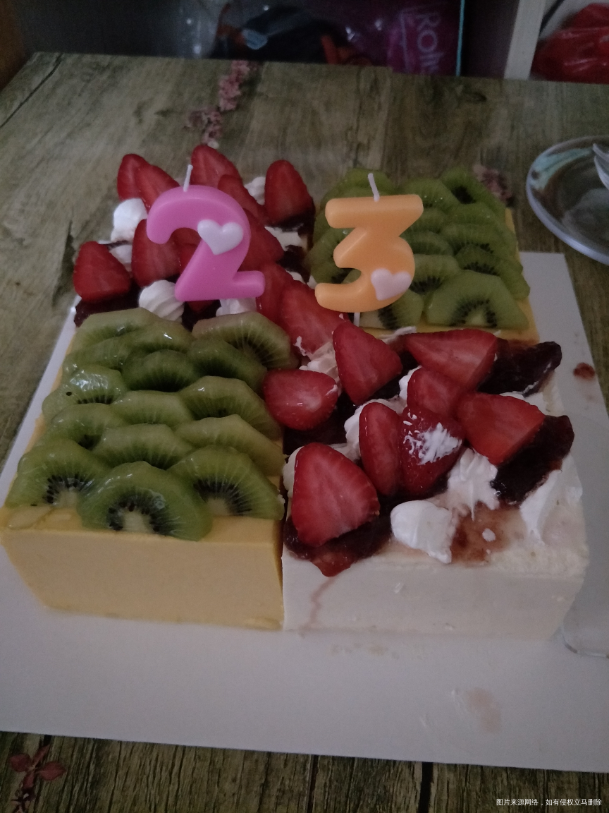 补一个过生日时买的慕斯蛋糕