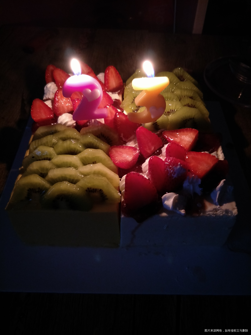 补一个过生日时买的慕斯蛋糕