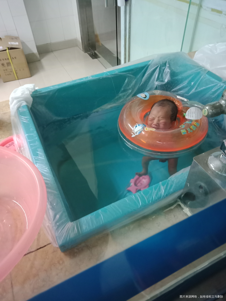 坐了半个月子,医院让过来学喂奶