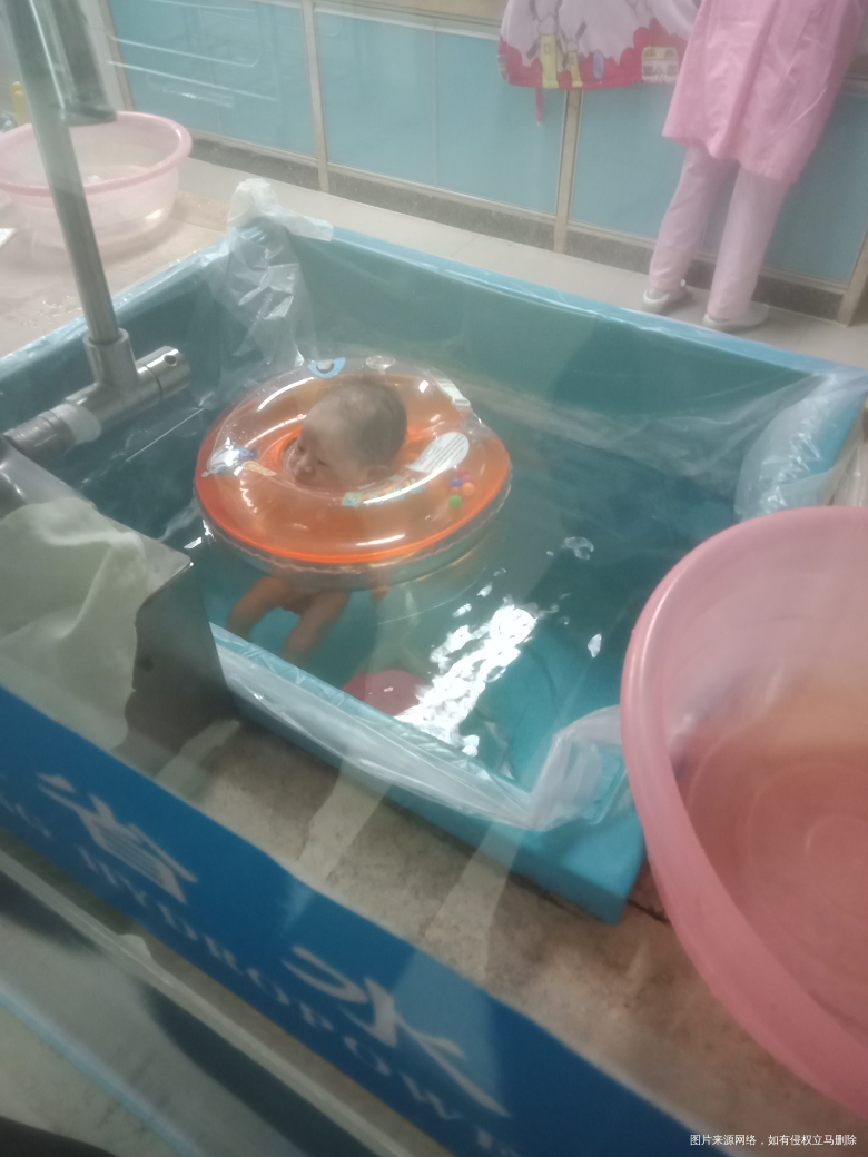 坐了半个月子,医院让过来学喂奶