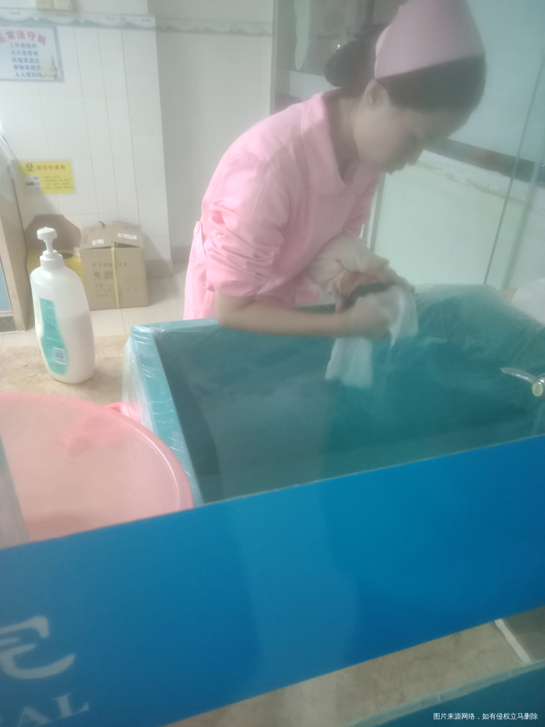 坐了半个月子,医院让过来学喂奶