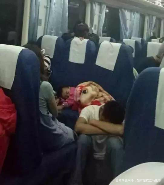 世界再狭小拥挤,父亲也要给你最大空间的爱