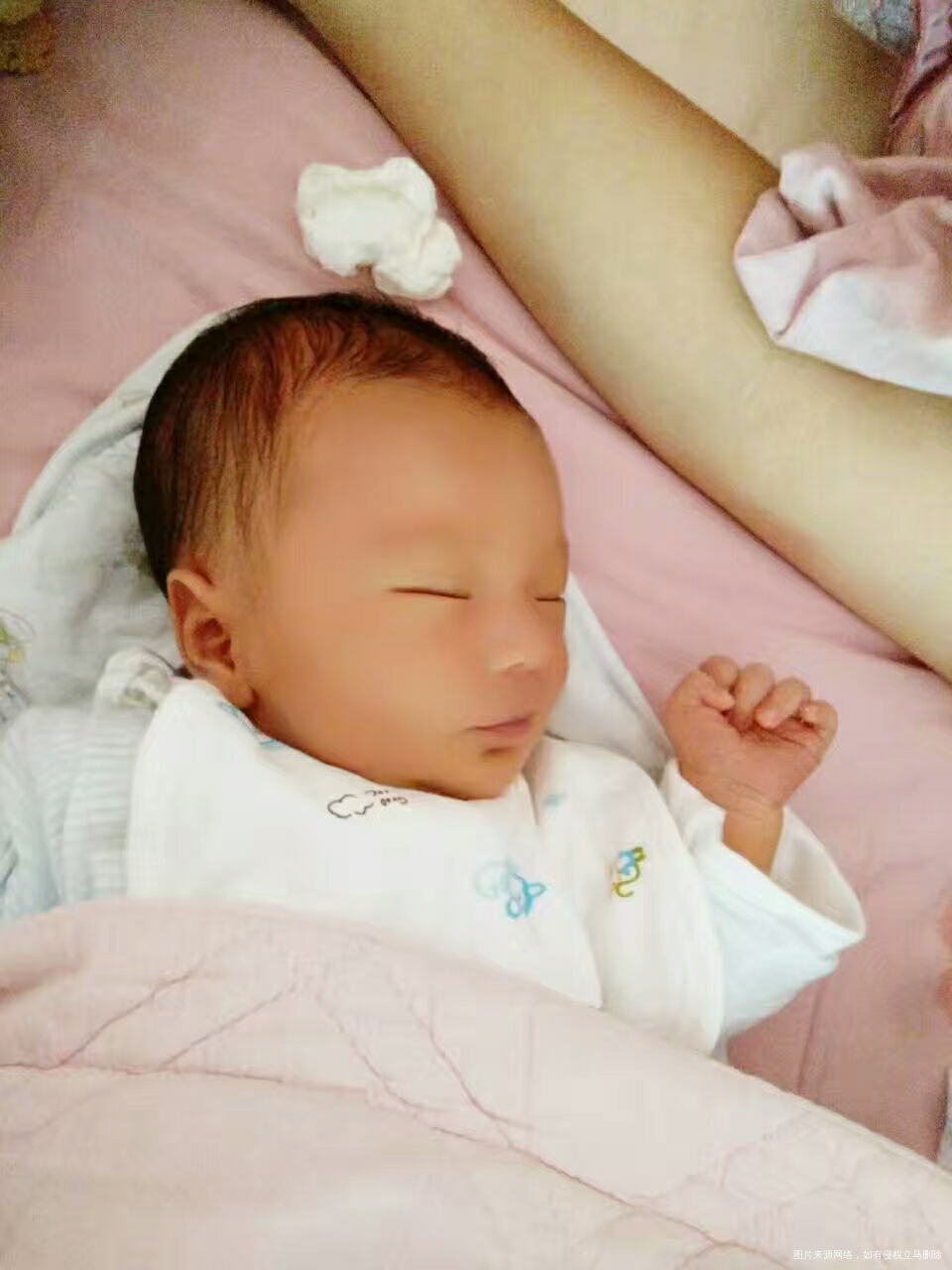 宝宝出生七天了,今天身上终于好过一点了,来跟姐妹们分享一下我怀男宝的症状