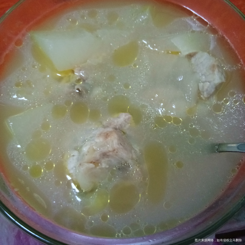 这家伙给我熬的排骨冬瓜汤