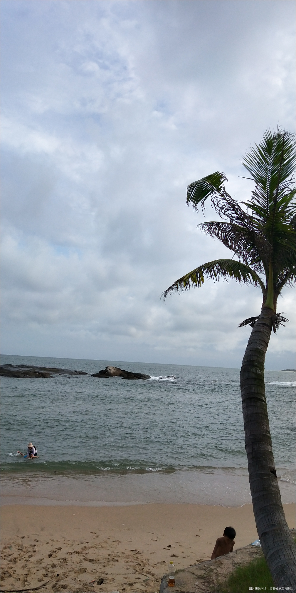 今天去海边玩了,儿子玩的好开心