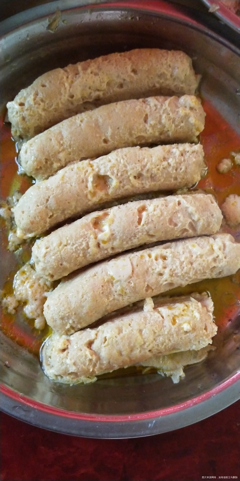 刚刚给宝宝做了一点猪肉肠
容器不够装,绞的肉有点多。剩下的直接拿来炸,试吃了一下…