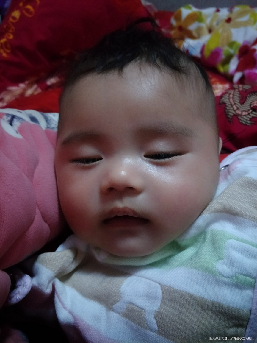 好久没来了,宝宝快四个月了,亲们,看看像不像我!