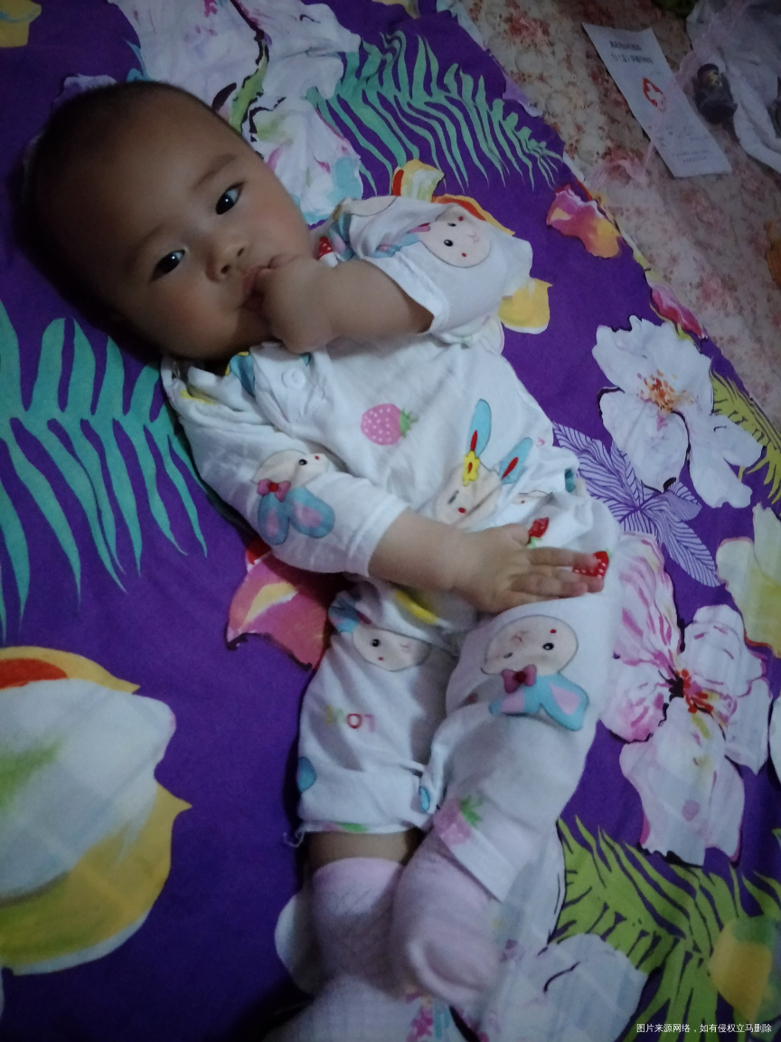 宝宝快六个半月了,体重16斤。