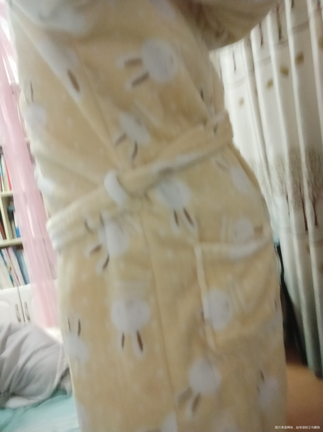 孕晚期的腰,脚步也开始重重了,站着已经看不到自己的脚了,宝宝们加油!距离足月还有...