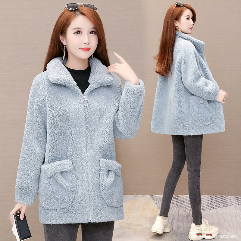 这件衣服怎么样,今年好像挺流行这样的衣服!
