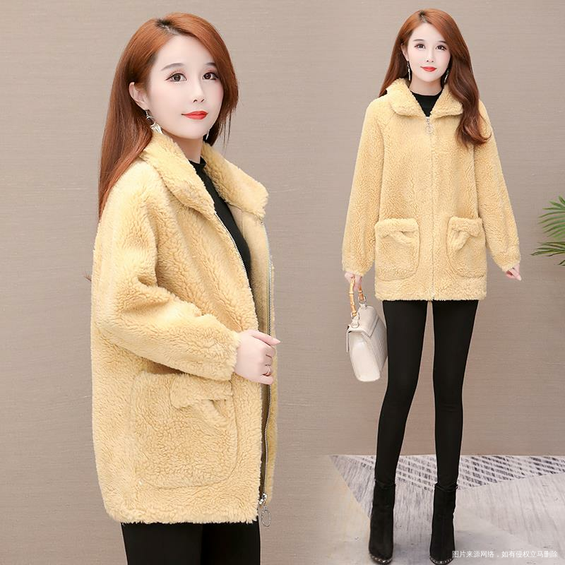 这件衣服怎么样,今年好像挺流行这样的衣服!
