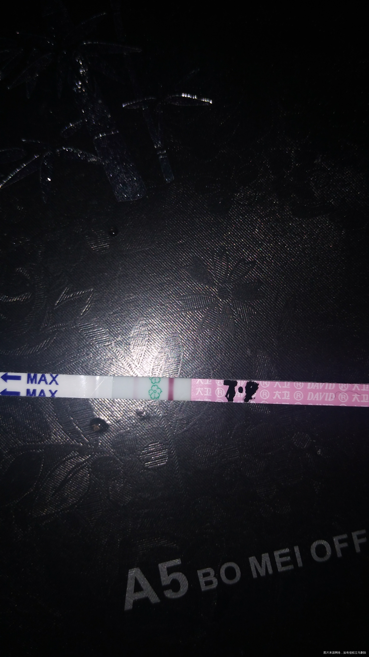 晚上测的排卵试纸更弱了,不过还是希望姨妈日有好孕惊喜