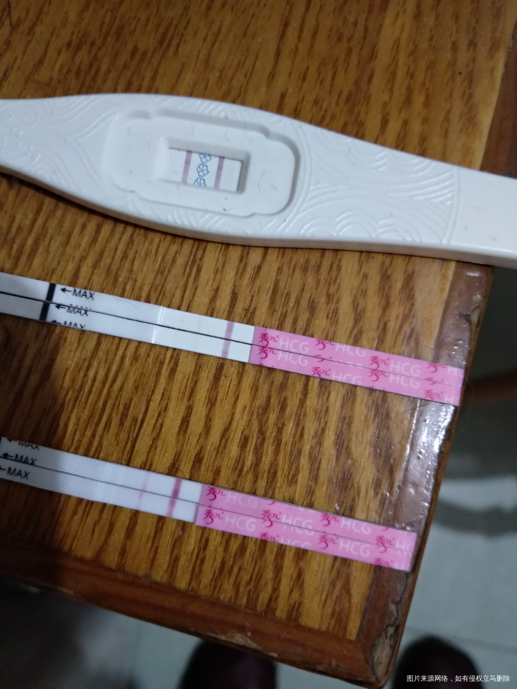 求问孕七周四天测试纸很浅是怎么回事！！！
