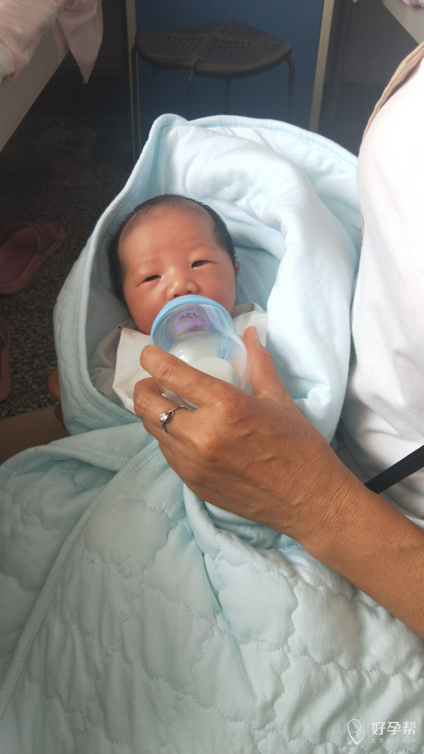 我生啦 | 宝宝卸货了。剖腹产38+3
7斤4两体重大胖小子一枚
儿女双全了!报喜了报喜了!