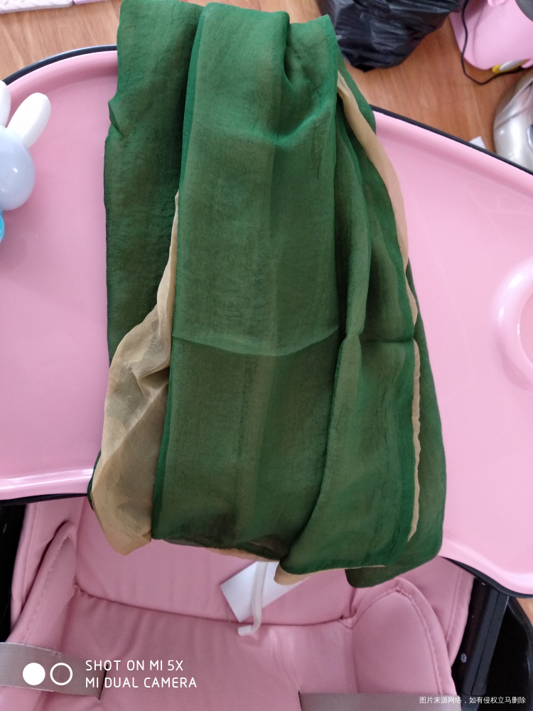 我也收到丝巾了,嘿嘿嘿