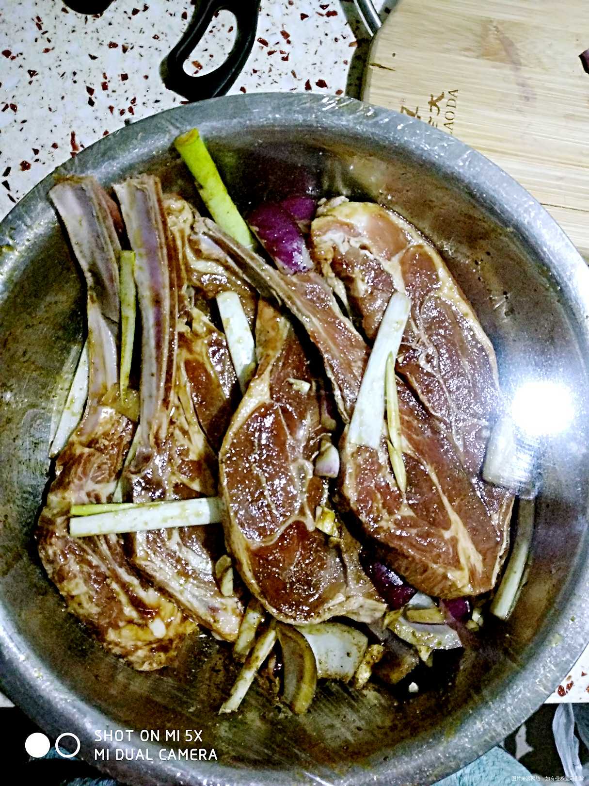 给你们看看我老公做的烤羊排