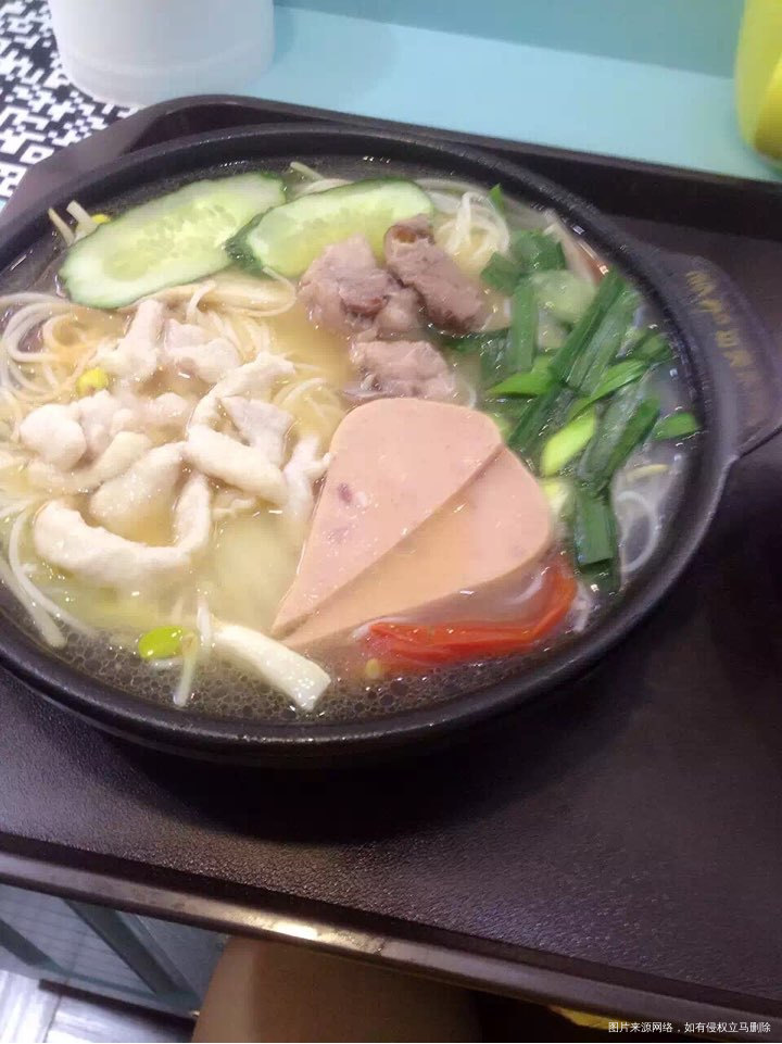 一口气吃了五块吐司一杯芝麻糊,饱饱的不用吃晚饭了