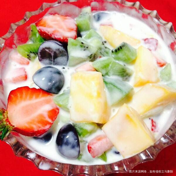 一天都瞎折腾吃的,水果酸奶沙拉