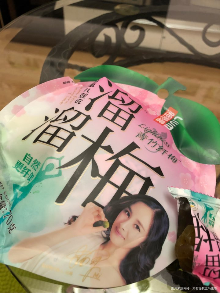 这个牌子的梅子不酸,是湿湿的那种,要吃酸的干的梅子姐妹们不要买哦