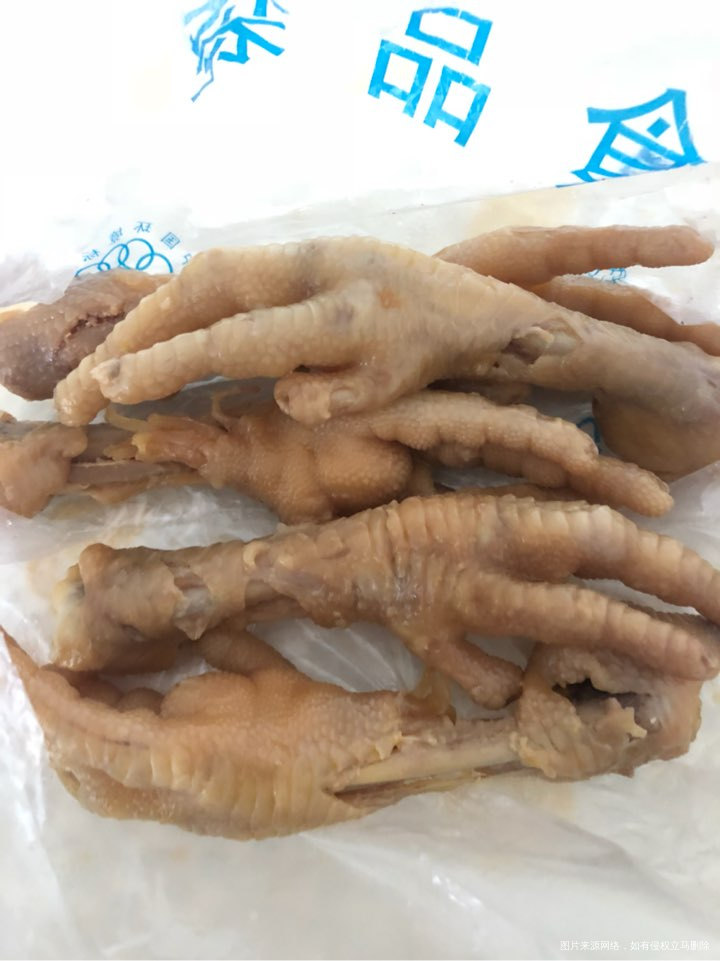 老公特意给买了几个鸡爪子吃。