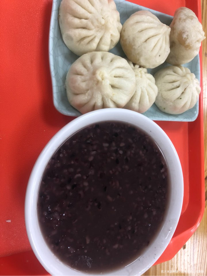 两人出来吃早饭,16元吃的饱饱的。