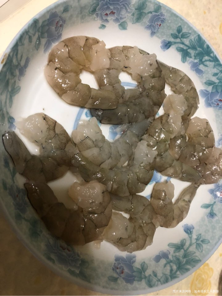 下班回家就给我安排任务,剥虾仁。