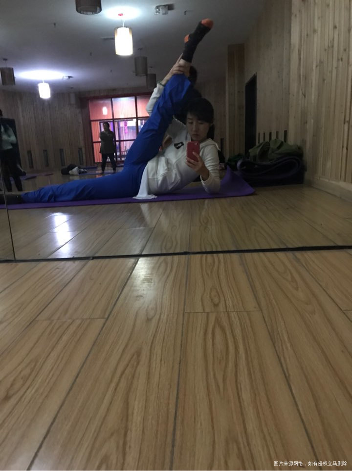 上了两节瑜伽课感觉筋拉不开的节奏