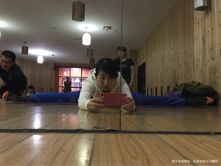 上了两节瑜伽课感觉筋拉不开的节奏