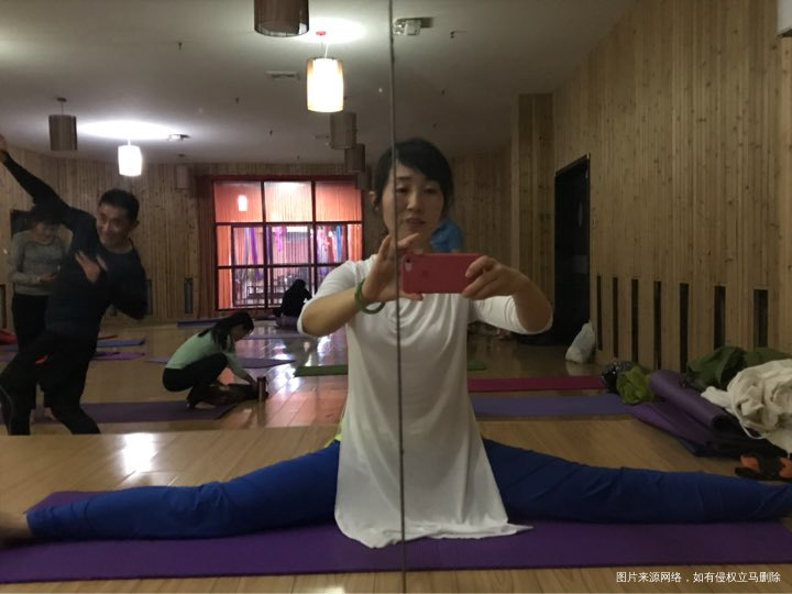 上了两节瑜伽课感觉筋拉不开的节奏