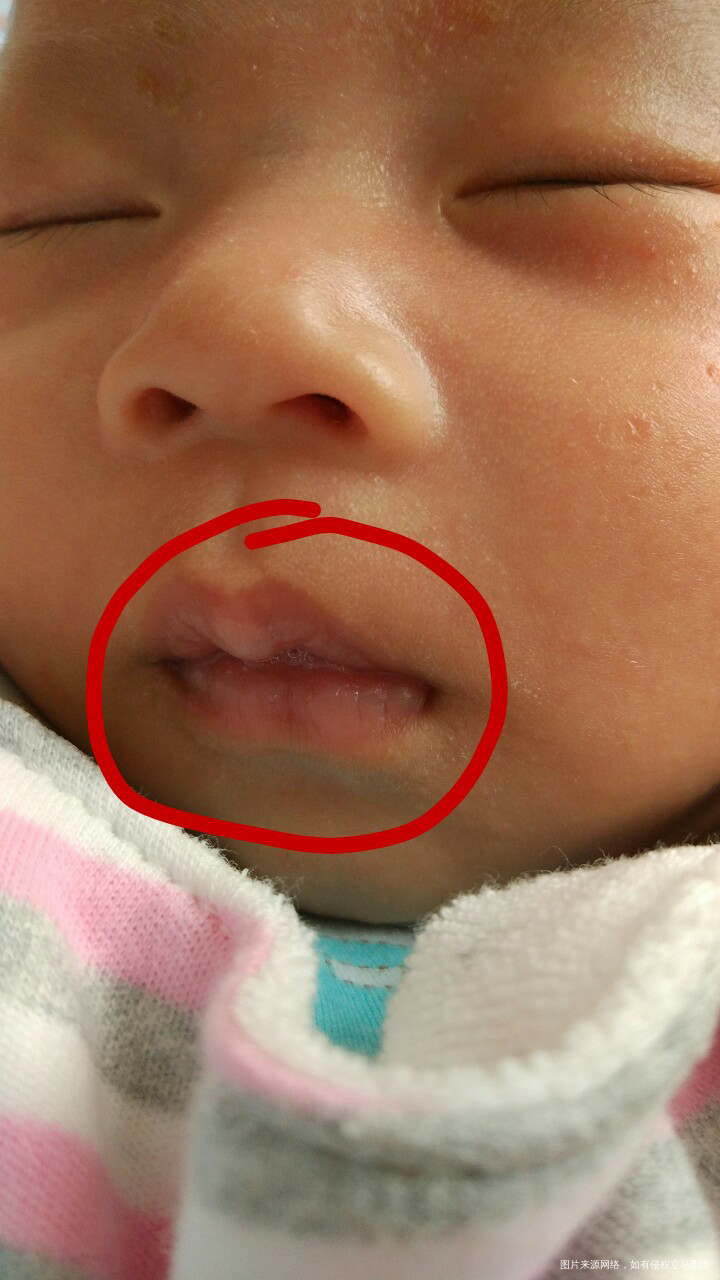 今天宝宝第30天,这两天嘴巴老吐泡沫口水