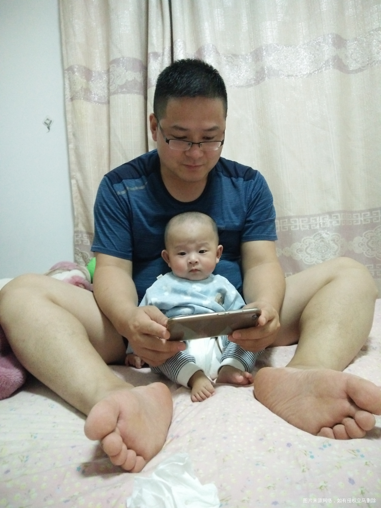 宝宝明天就五个月了,昨天碰到小区的一个人,问我家宝宝是不是过了百天?