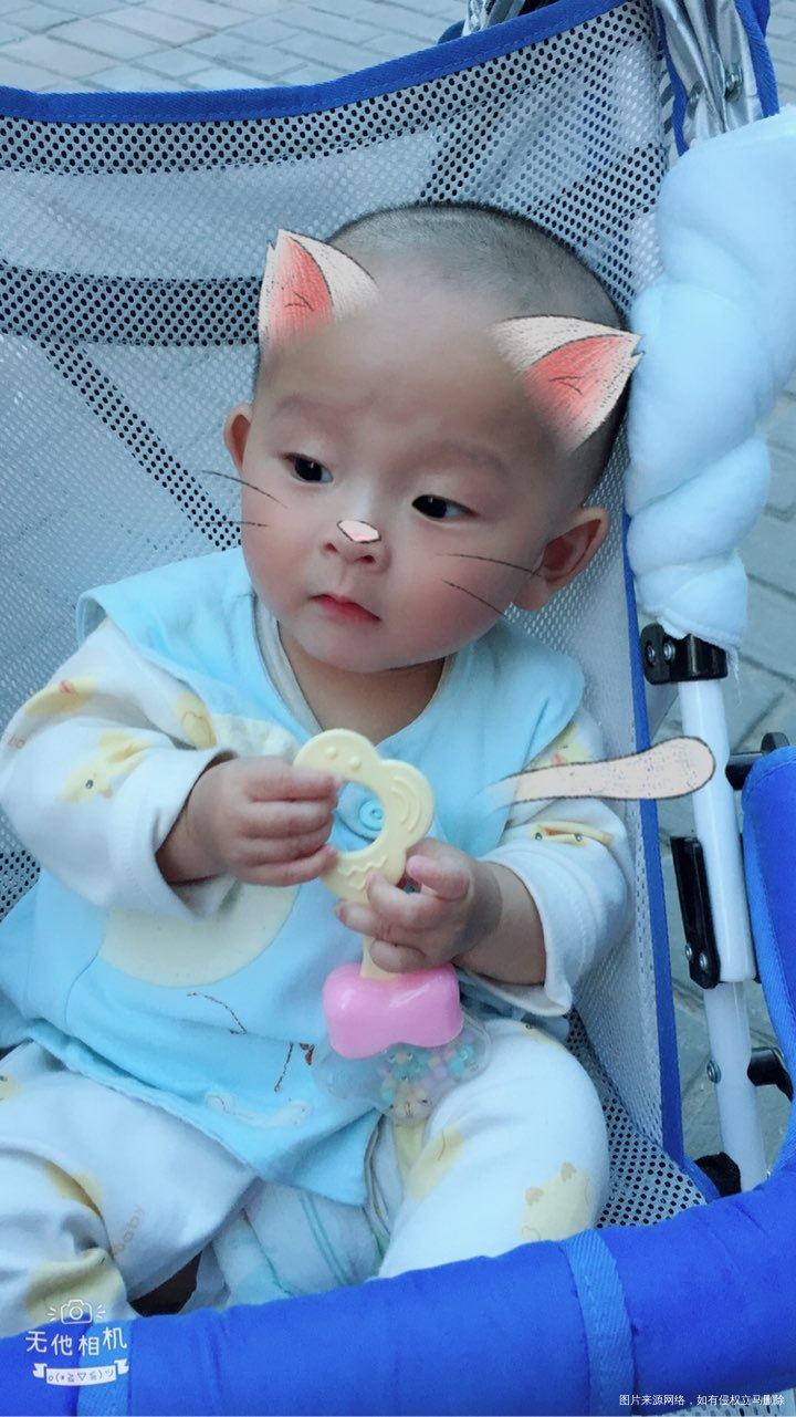 宝宝被妈妈玩坏了,哈哈