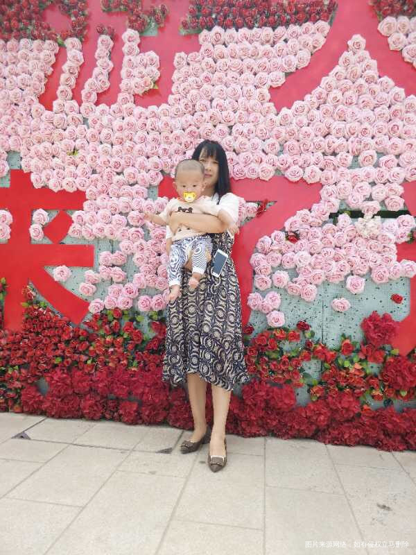 看我自己过年抱着宝宝拍的,老公给我和宝宝今天拍的,真是不对比没有伤害