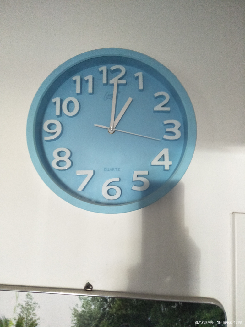 我家的表,一年没换电池了,居然还在走,奇了怪了!!!