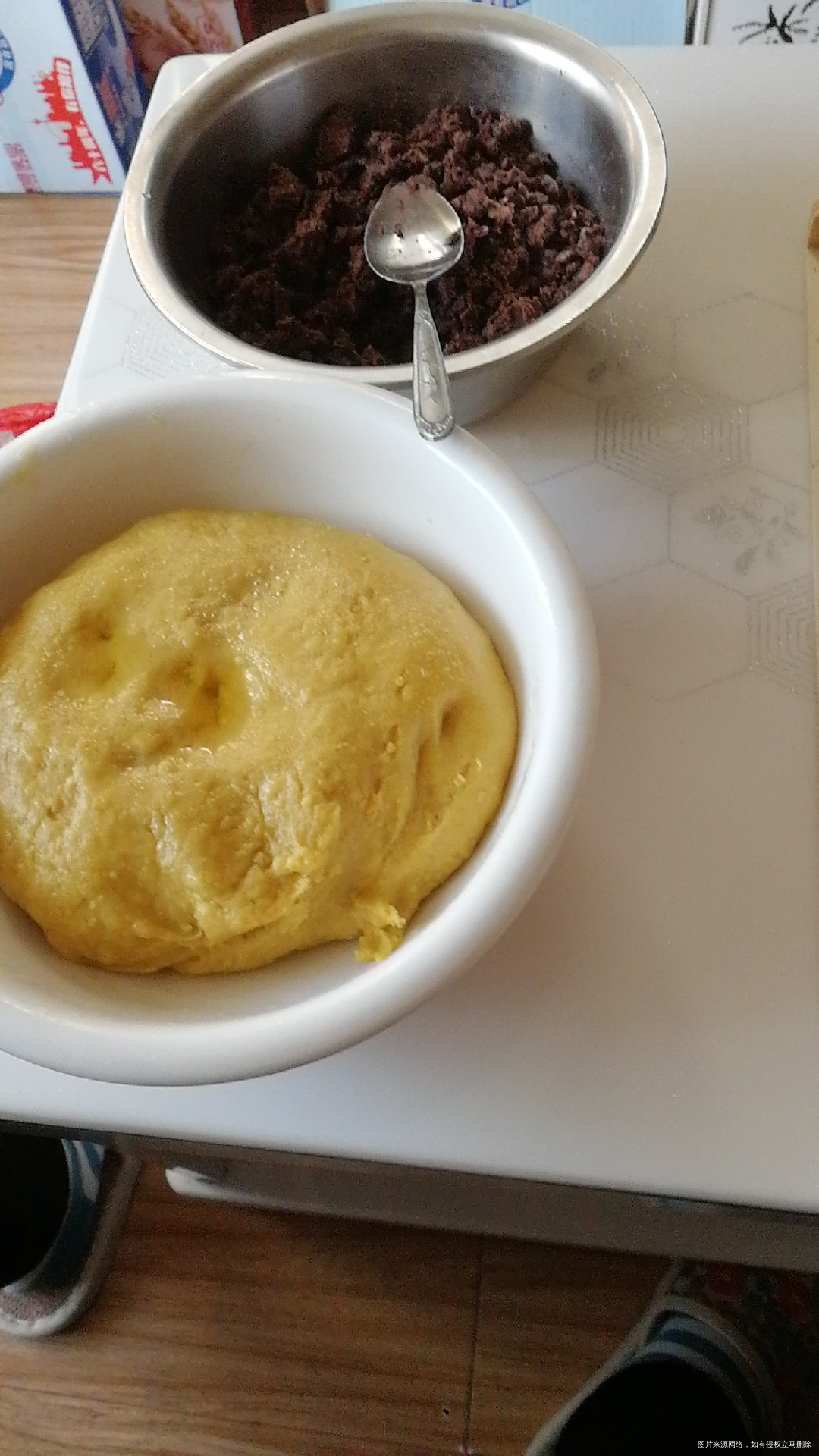 老妈做豆糕呢😊~~~~