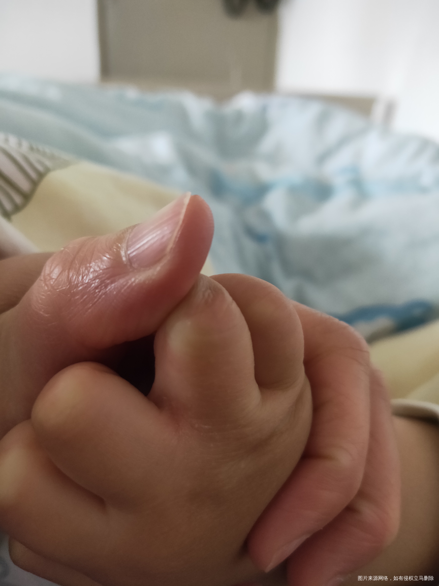 14个月宝宝,脖子周围,左手手腕,右手手丫,有下图症状是什么原因