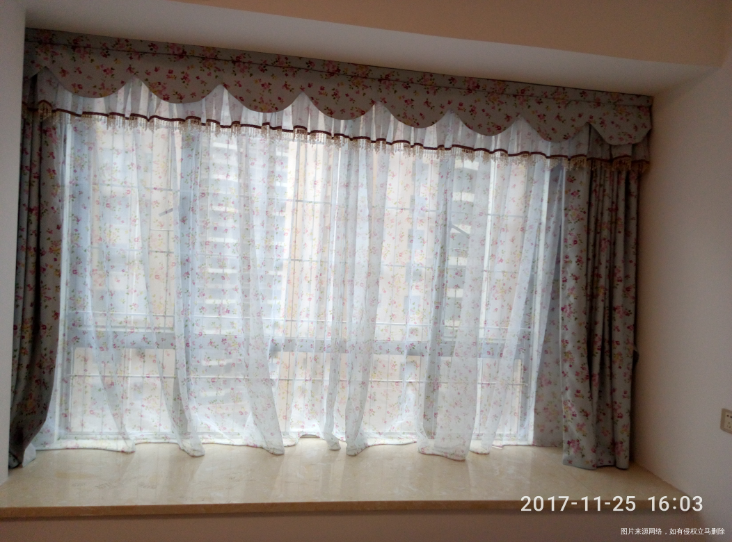 新家的窗帘终于装好了
