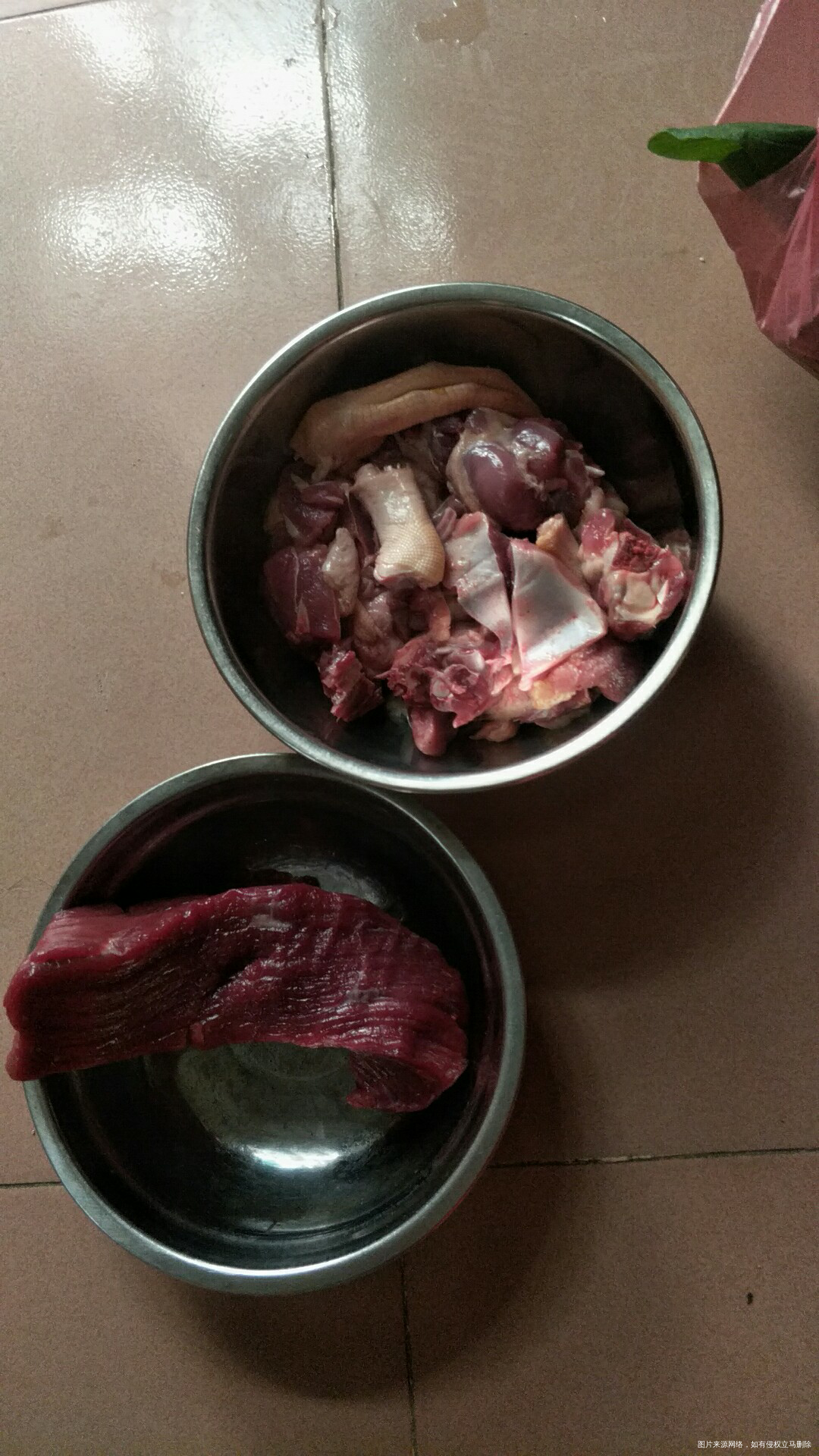 今天节日。可惜不能回去过节。今天买了点菜