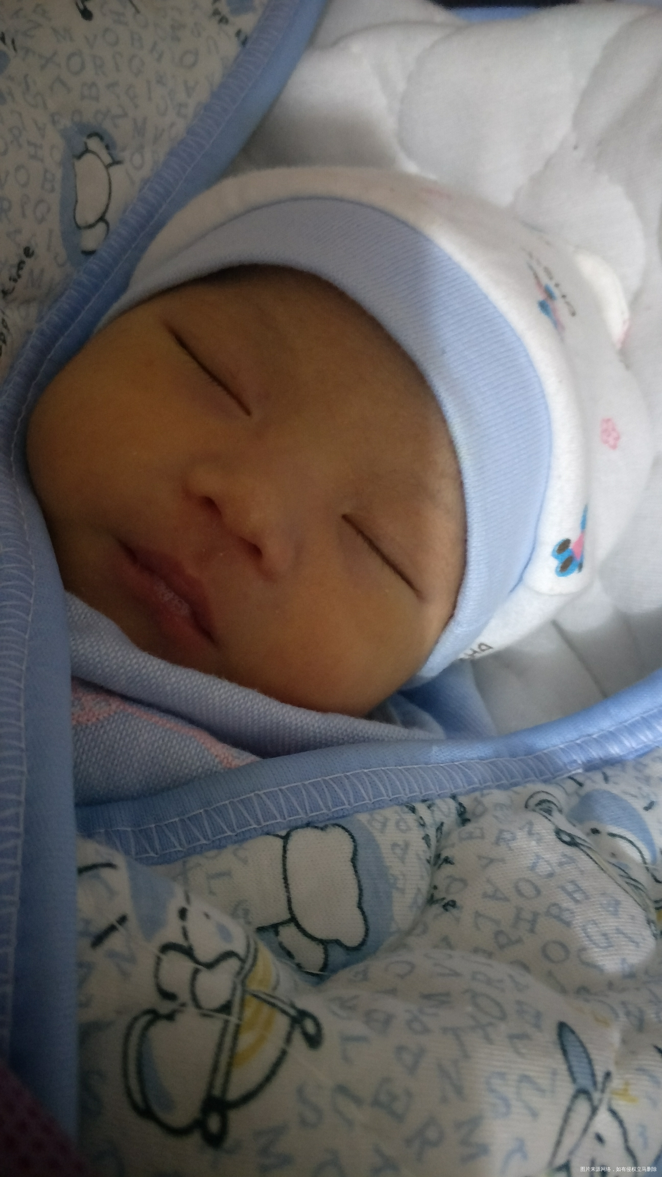 新生儿吐泡泡正常吗,喉咙有痰